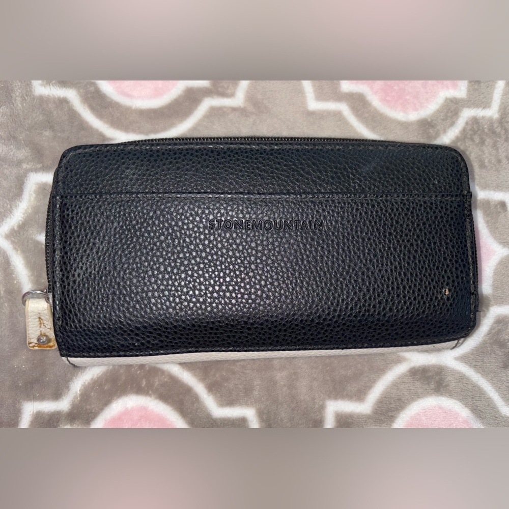 Stone Mountain Black and Cream Leather Zip Wallet Pebbled Two Tone Organizer - Picture 3 of 5